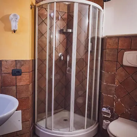 Oda ve Kahvaltı Il Faro Capomulini